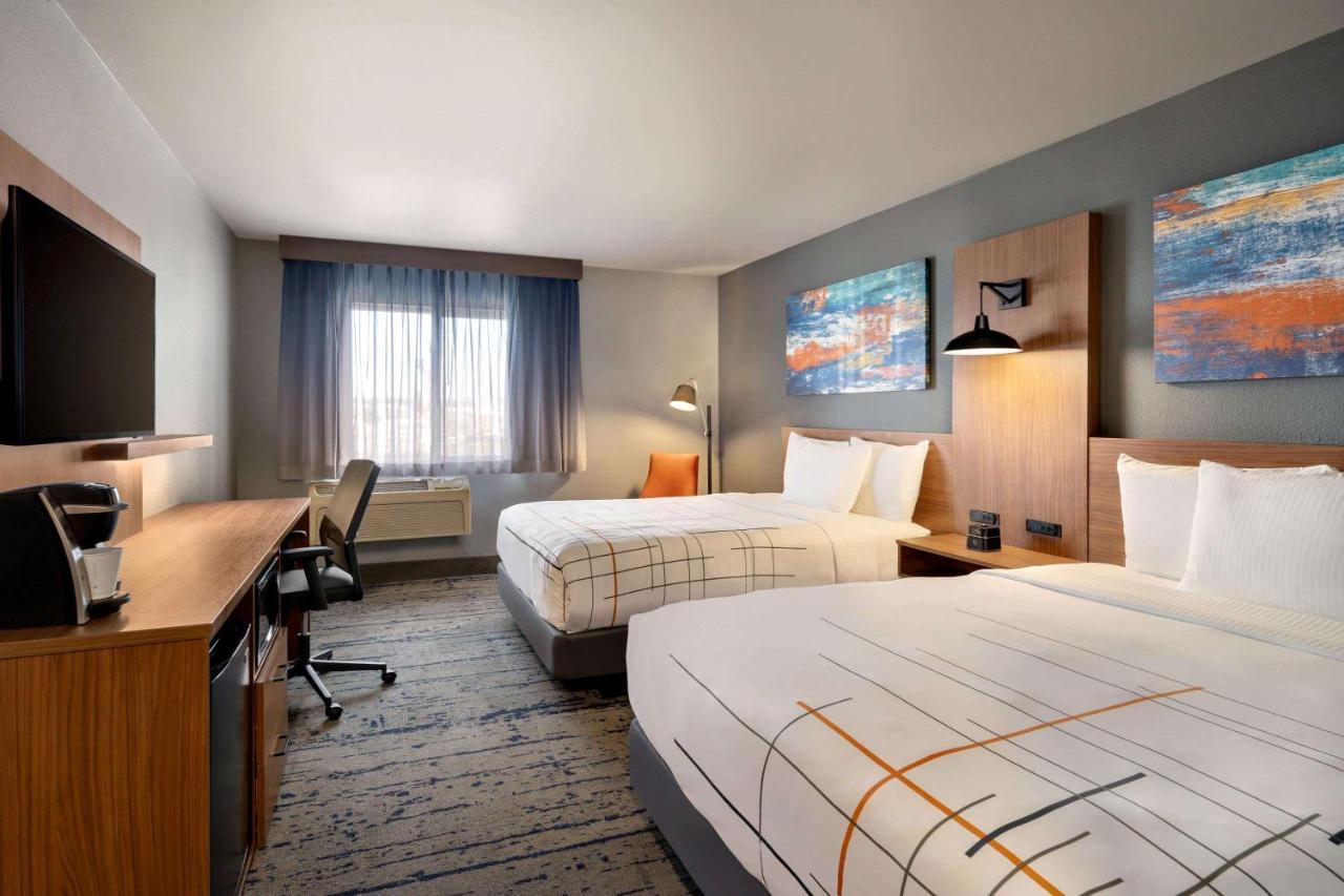 La Quinta Inn & Suites By Wyndham Springfield Exterior foto