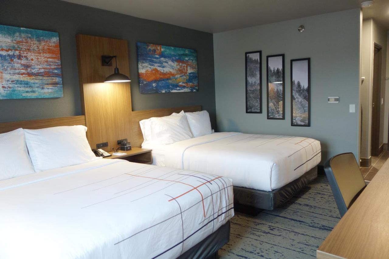 La Quinta Inn & Suites By Wyndham Springfield Exterior foto